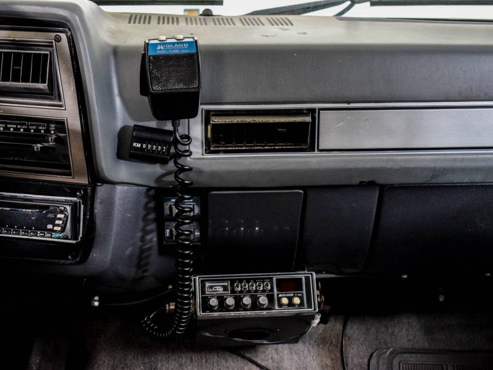 Image 40/46 de Chevrolet Suburban (1986)