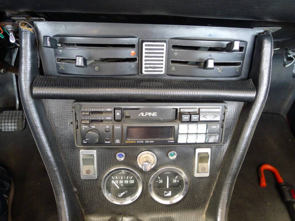 Image 5/43 of Peugeot 504 Convertible (1971)
