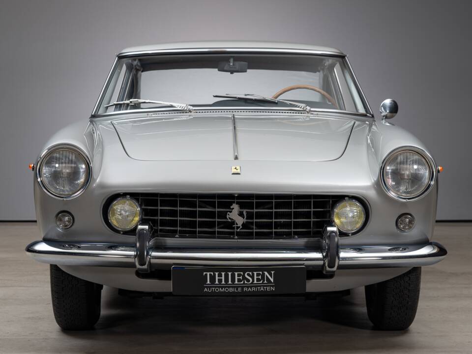 Image 2/29 of Ferrari 250 GTE (1961)