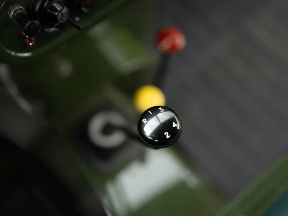 Image 46/50 of Land Rover 80 (1952)