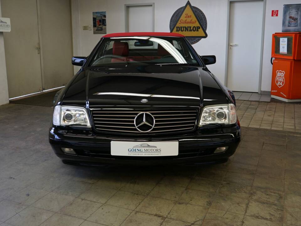 Imagen 8/41 de Mercedes-Benz SL 500 (1997)