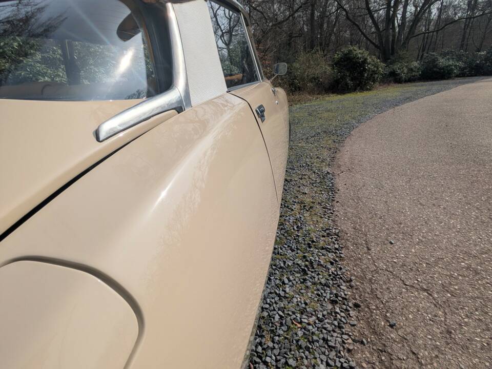 Image 8/31 of Citroën D Spécial (1974)