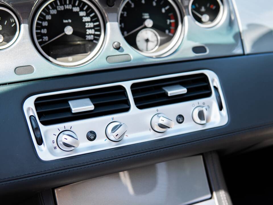 Image 29/32 of BMW Z8 (2001)