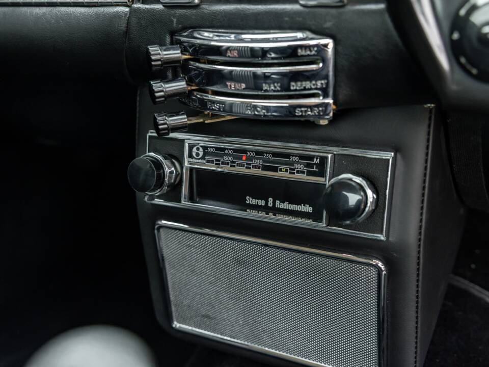 Bild 39/62 von Aston Martin DB 6 Mk II (1970)