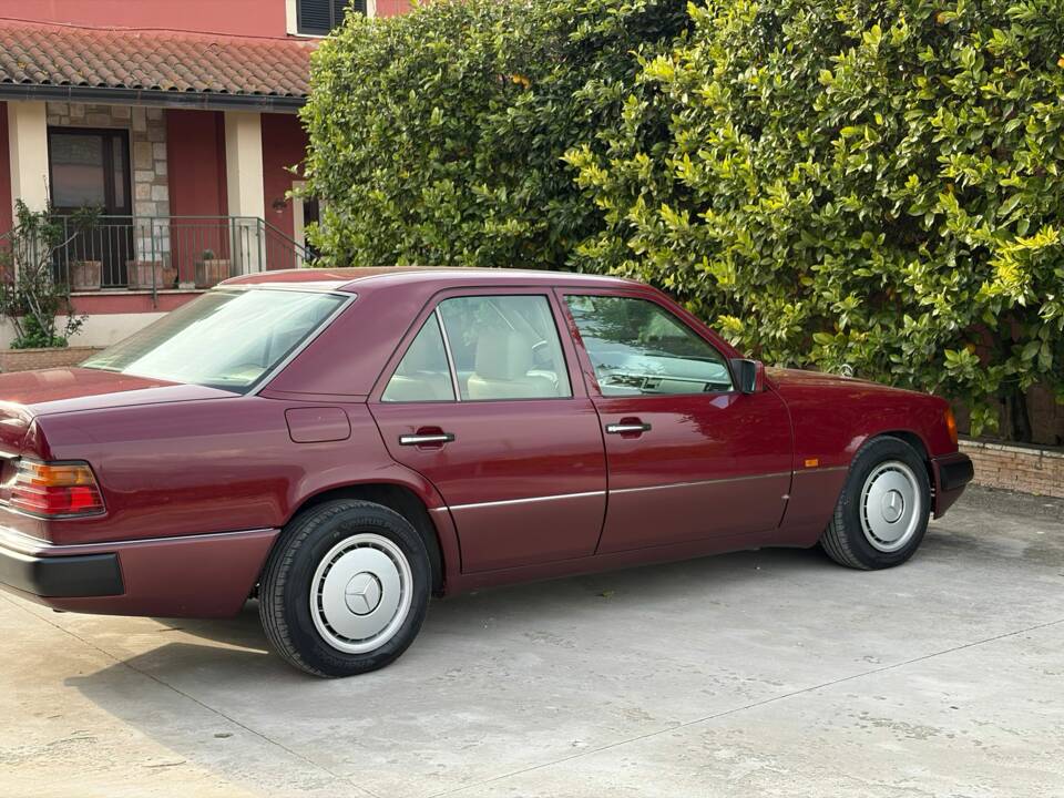 Afbeelding 8/46 van Mercedes-Benz 200 E-16 (1993)