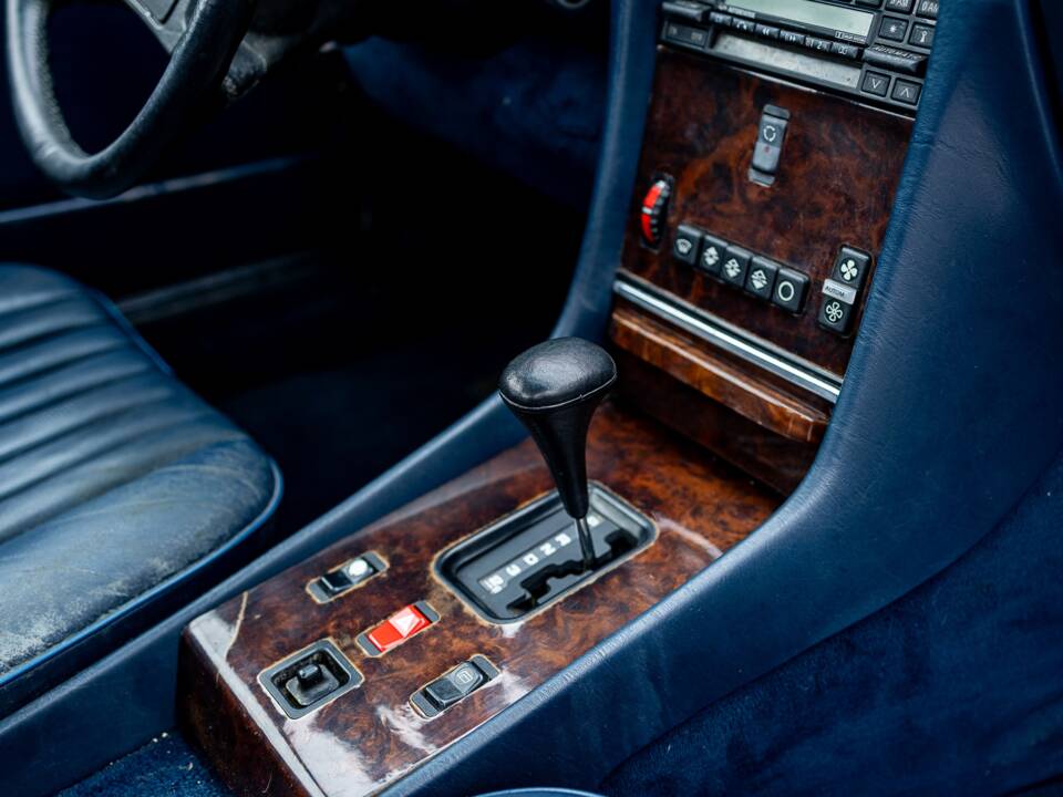 Image 27/31 of Mercedes-Benz 560 SL (1987)