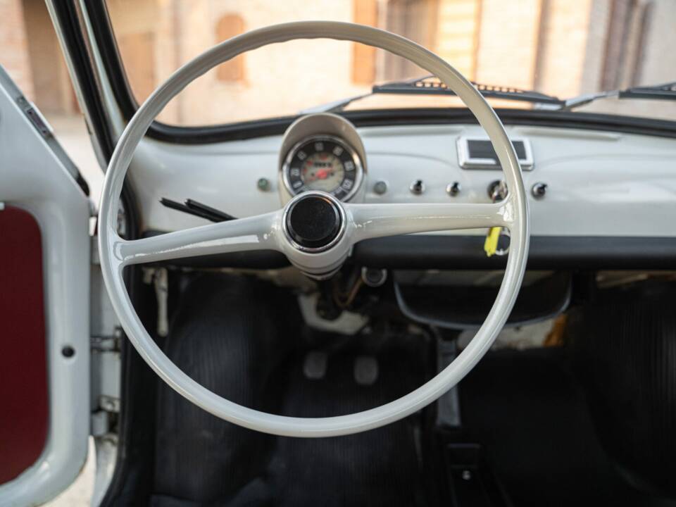 Image 38/50 of FIAT 500 F (1970)