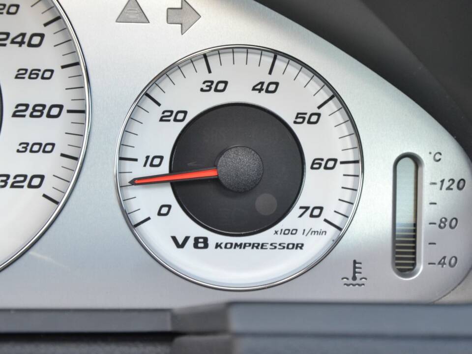 Imagen 36/100 de Mercedes-Benz E 55 AMG (2003)