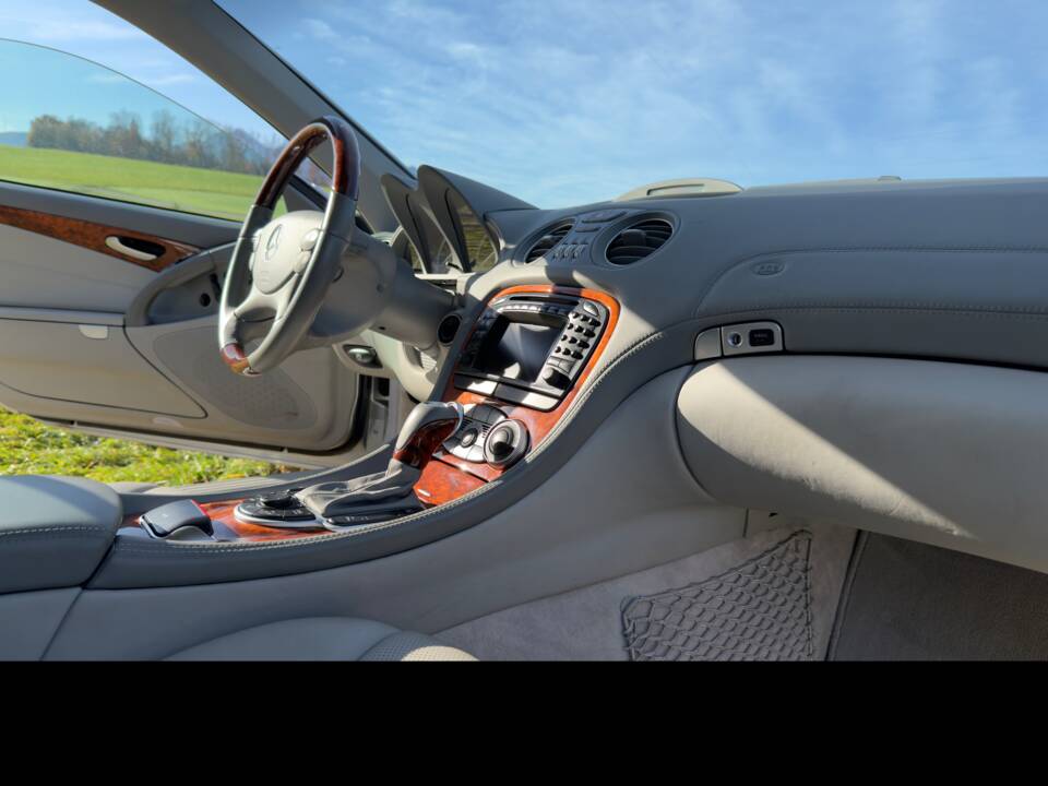 Image 64/89 of Mercedes-Benz SL 500 (2002)