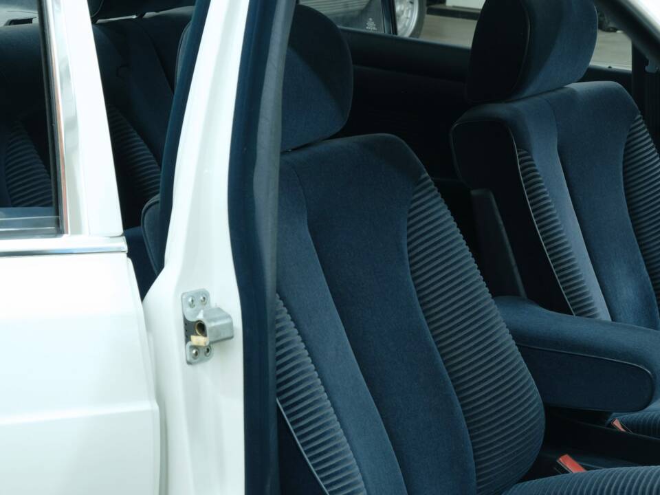 Bild 25/50 von Mercedes-Benz 280 S (1981)