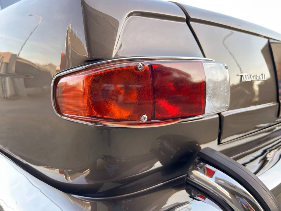 Image 18/101 of Maserati Mexico 4200 (1971)