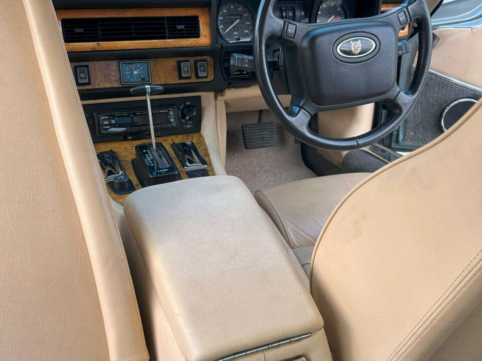 Image 15/38 de Jaguar XJ-S 3.6 (1990)