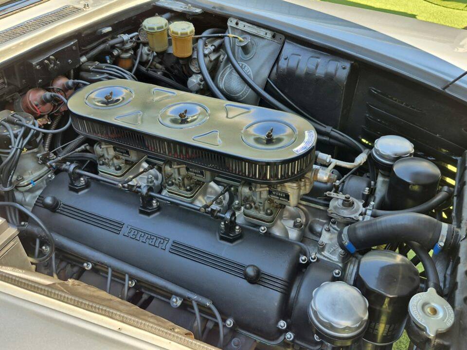 Imagen 55/66 de Ferrari 330 GT 2+2 (1964)