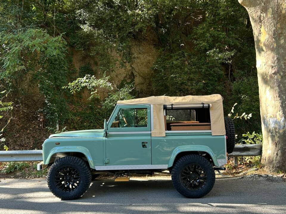 Image 20/72 of Land Rover 90 (1987)