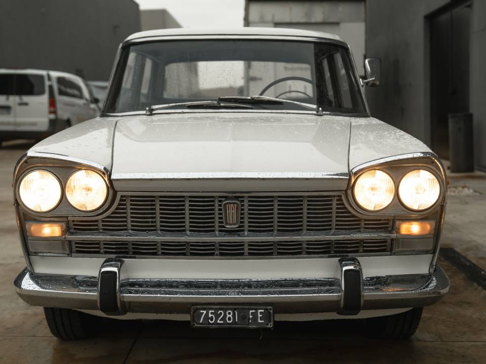 Image 5/50 de FIAT 2300 (1964)