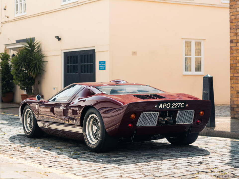 Image 32/32 of Ford GT40 (1965)