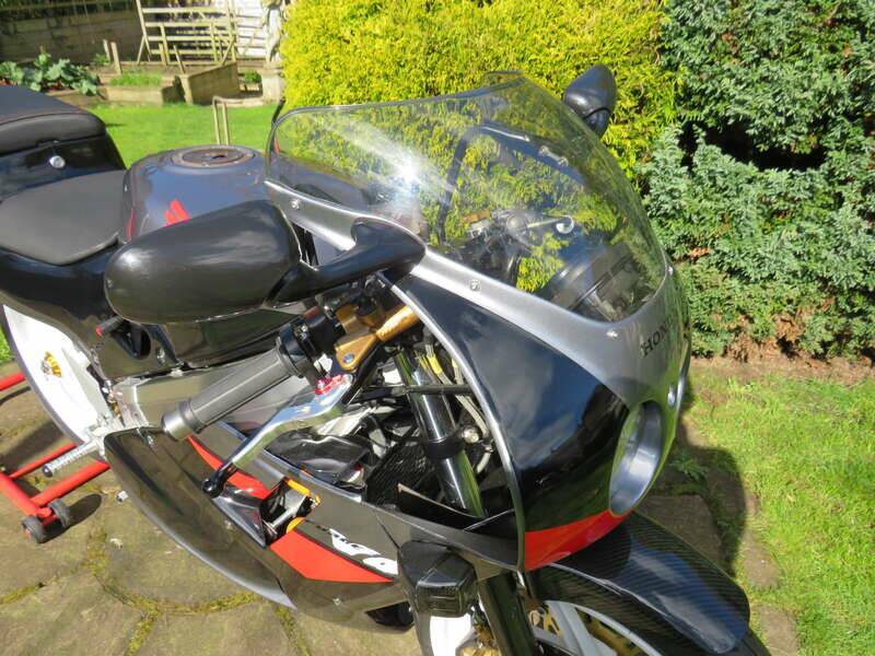 Afbeelding 5/41 van Honda VFR 400R (1992)