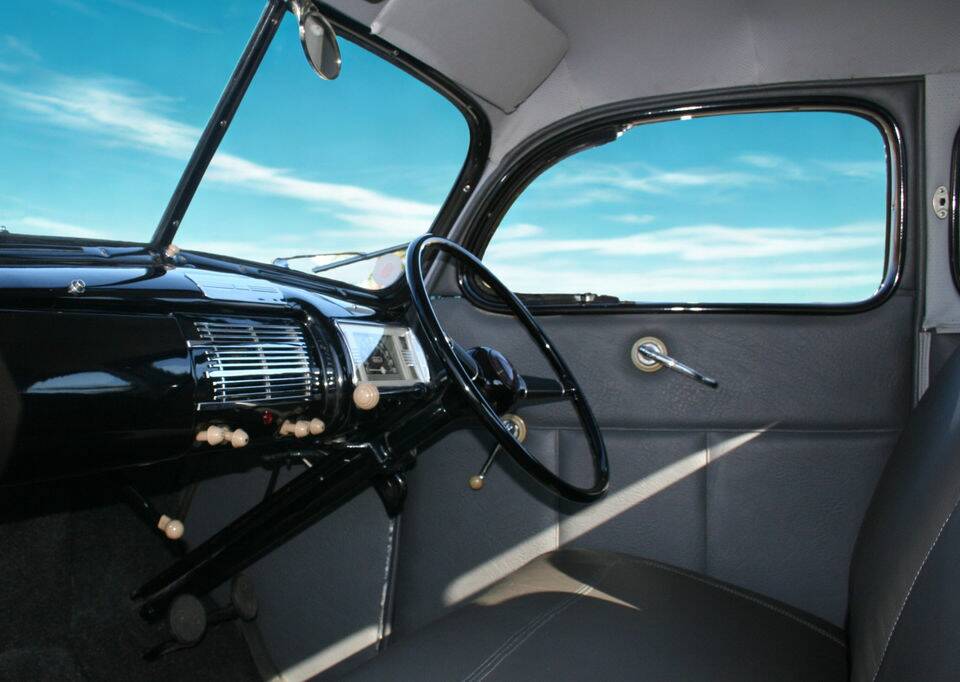 Bild 2/8 von Ford Custom DeLuxe Club Coupe (1940)