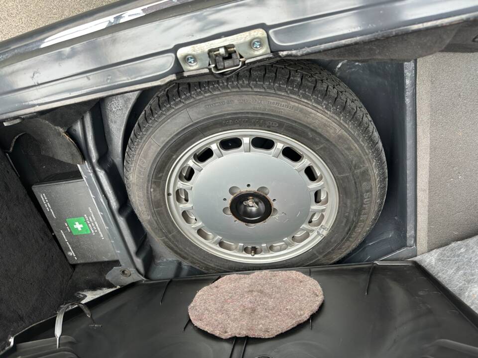 Afbeelding 31/40 van Mercedes-Benz 420 SL (1986)