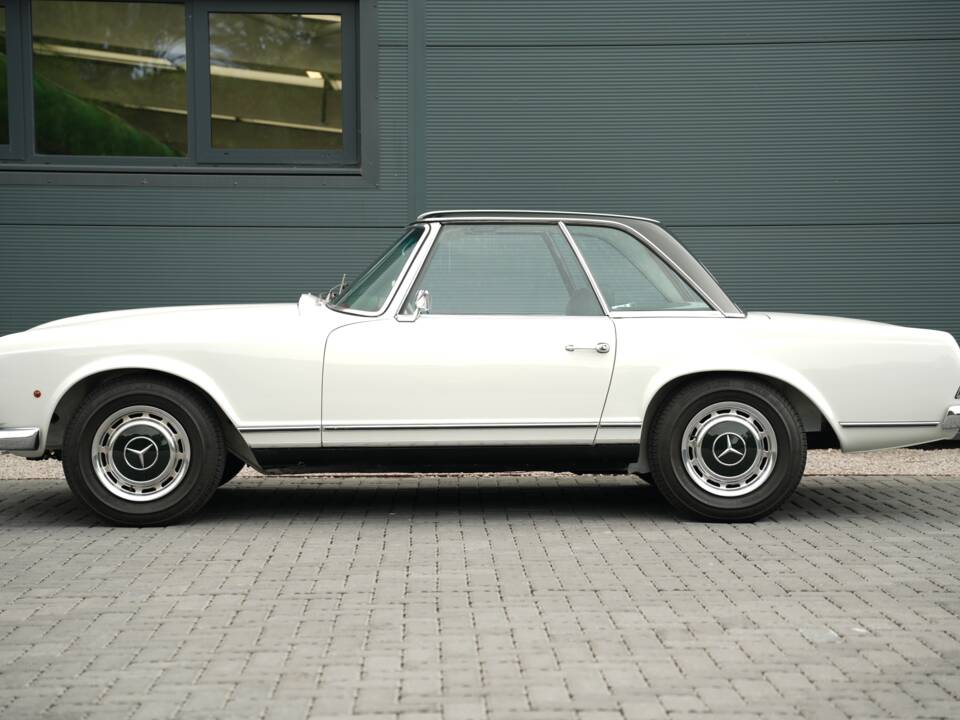 Image 6/50 de Mercedes-Benz 280 SL (1968)