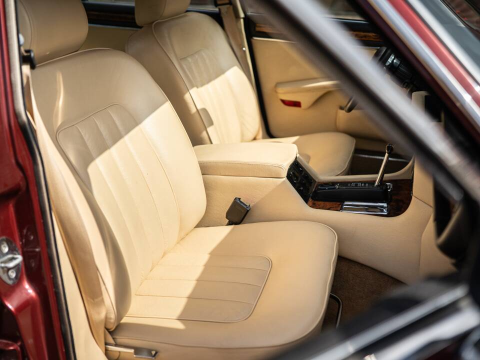 Bild 37/46 von Jaguar XJ 12 (1991)
