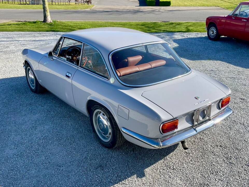 Image 45/47 de Alfa Romeo 1750 GT Veloce (1968)