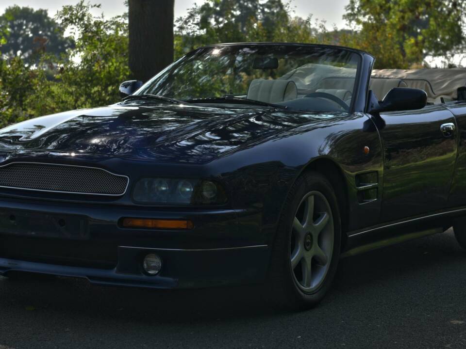 Immagine 2/50 di Aston Martin V8 Volante (1998)