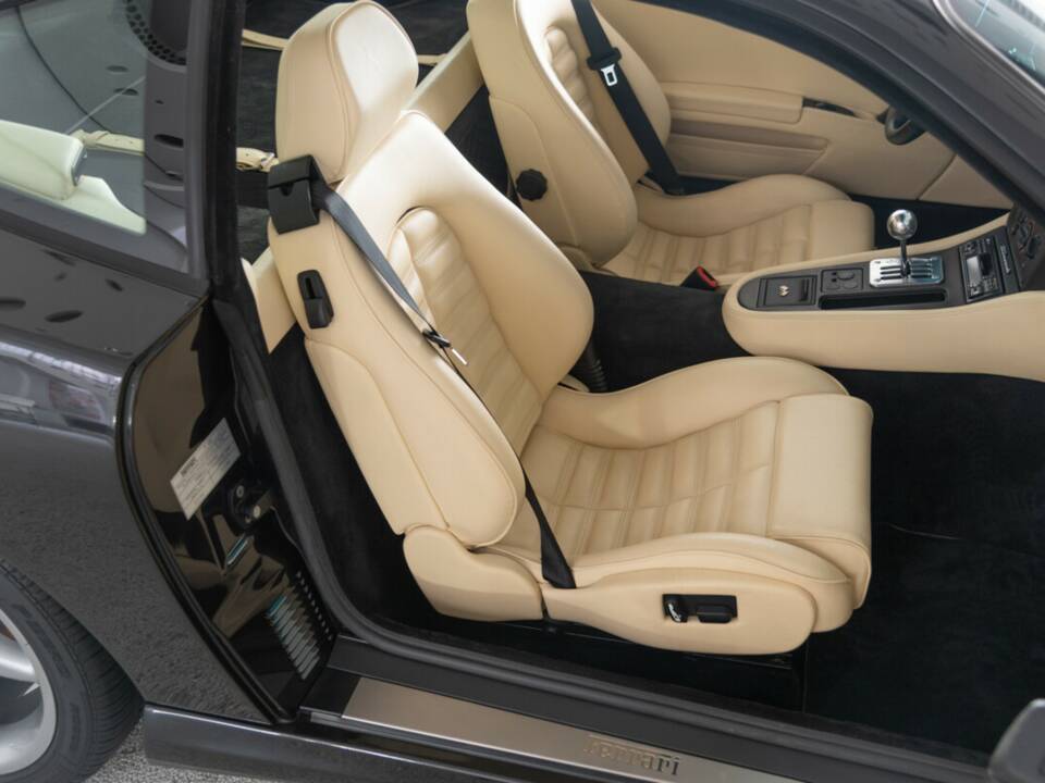 Image 36/47 of Ferrari 550 Maranello (1997)