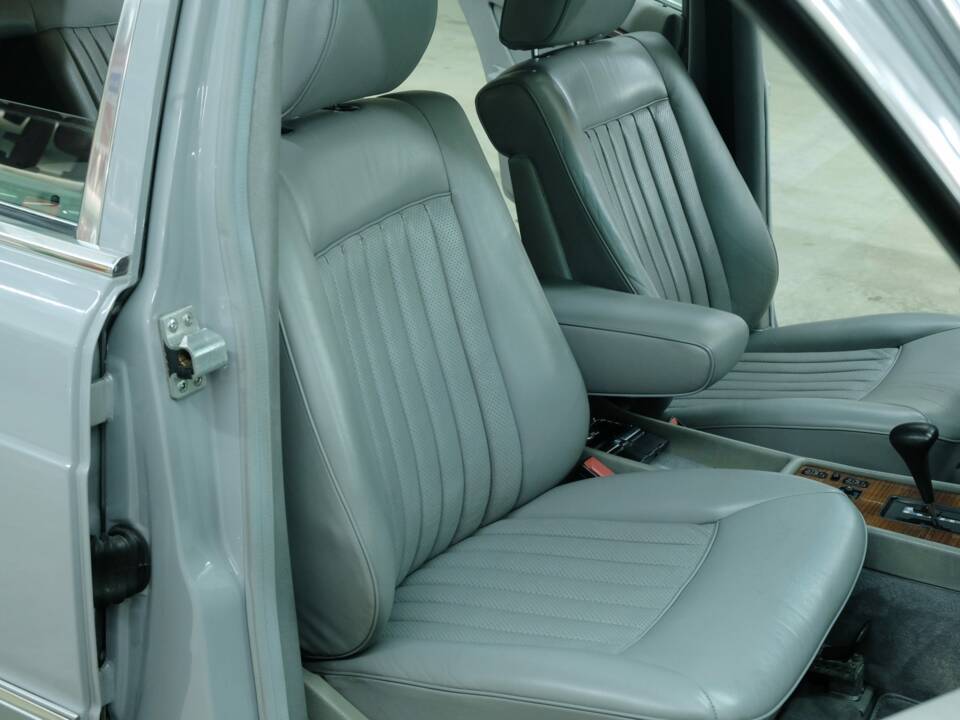 Bild 28/50 von Mercedes-Benz 300 SEL (1986)