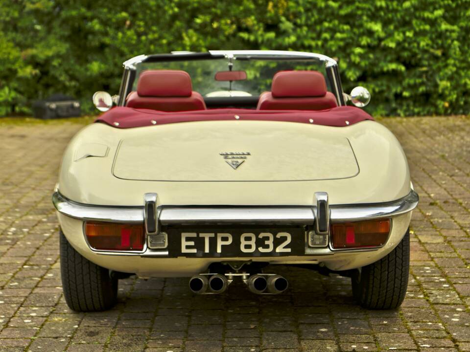 Immagine 13/50 di Jaguar E-Type V12 (1974)