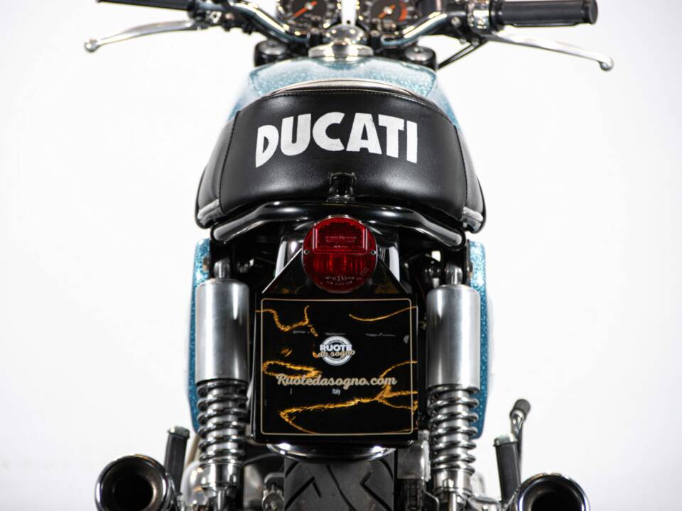 Image 11/50 of Ducati 750 GT (1972)