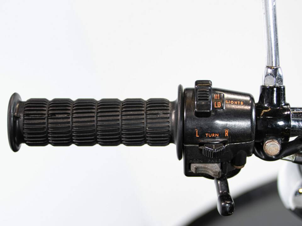 Image 15/50 of Kawasaki DUMMY (1976)