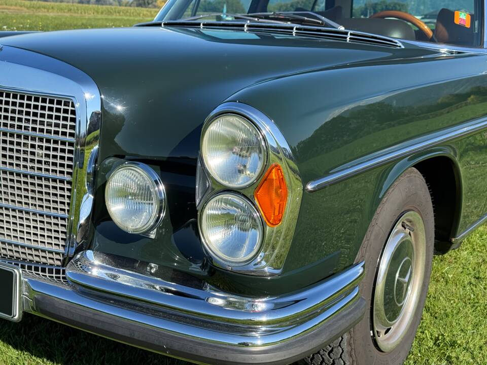 Image 26/39 of Mercedes-Benz 300 SEL 6.3 (1970)