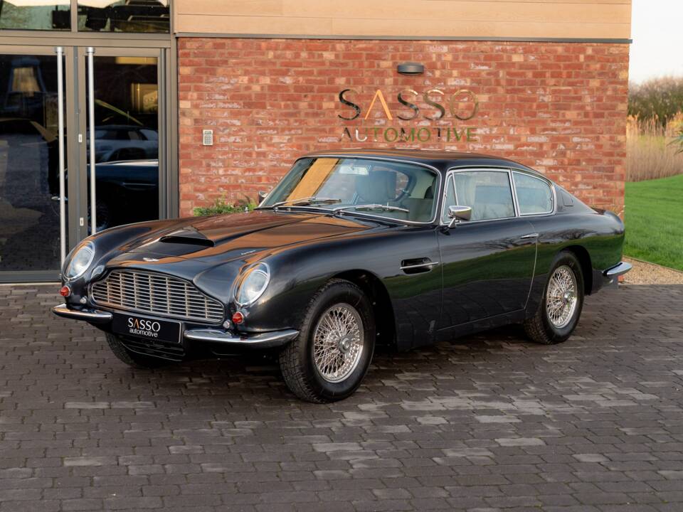 Image 7/79 of Aston Martin DB 6 (1968)