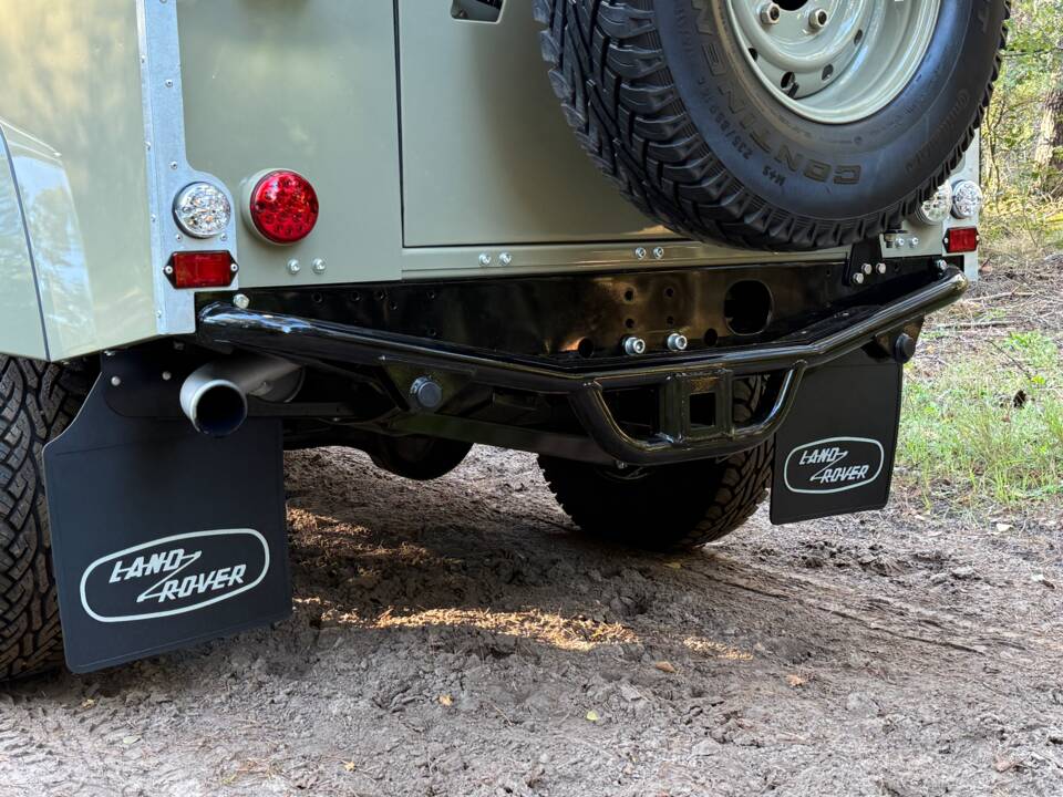 Bild 21/31 von Land Rover Defender 110 (2005)