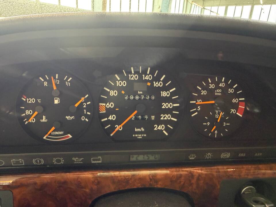 Bild 27/46 von Mercedes-Benz 300 SE (1990)