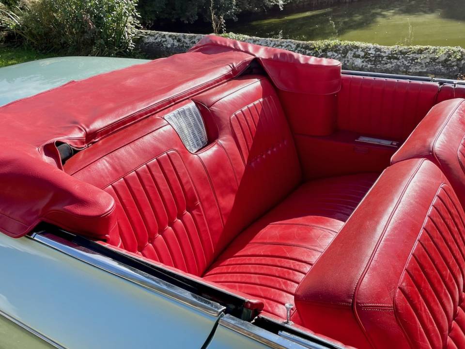 Image 37/50 of Buick Electra 225 Convertible (1962)