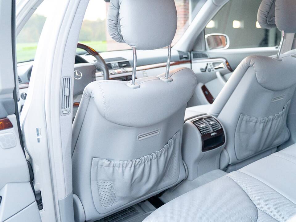 Image 24/45 of Mercedes-Benz S 55 AMG (2000)