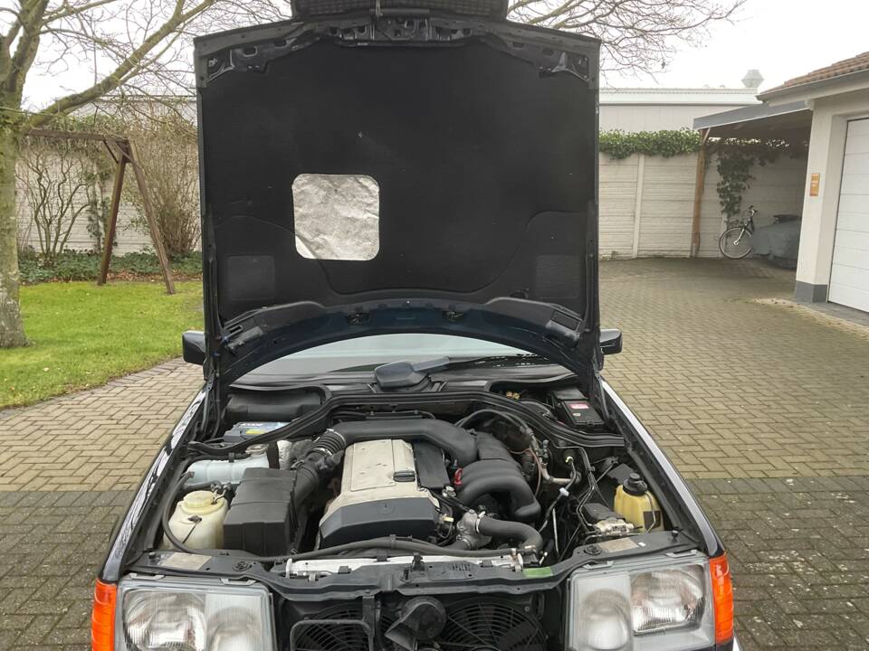Image 42/149 of Mercedes-Benz 320 TE (1993)