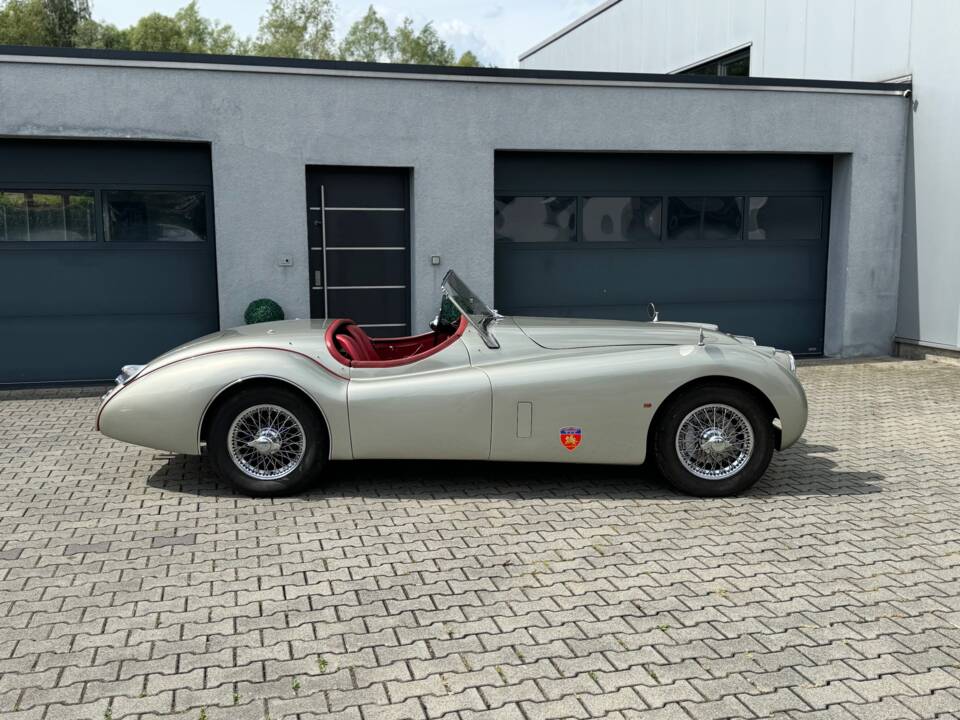 Image 2/17 of Jaguar XK 120 SE OTS (1953)