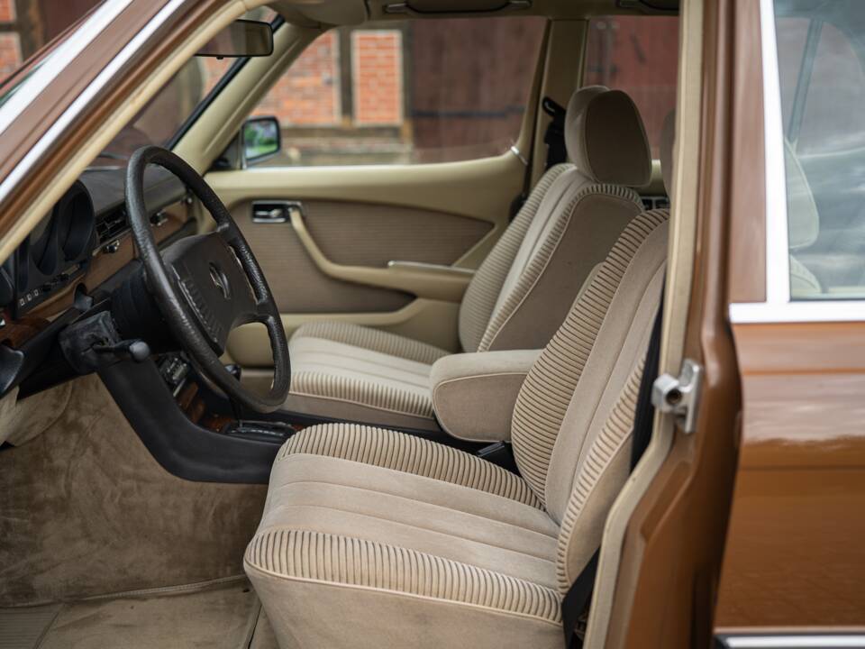 Image 22/81 of Mercedes-Benz 280 SE (1979)