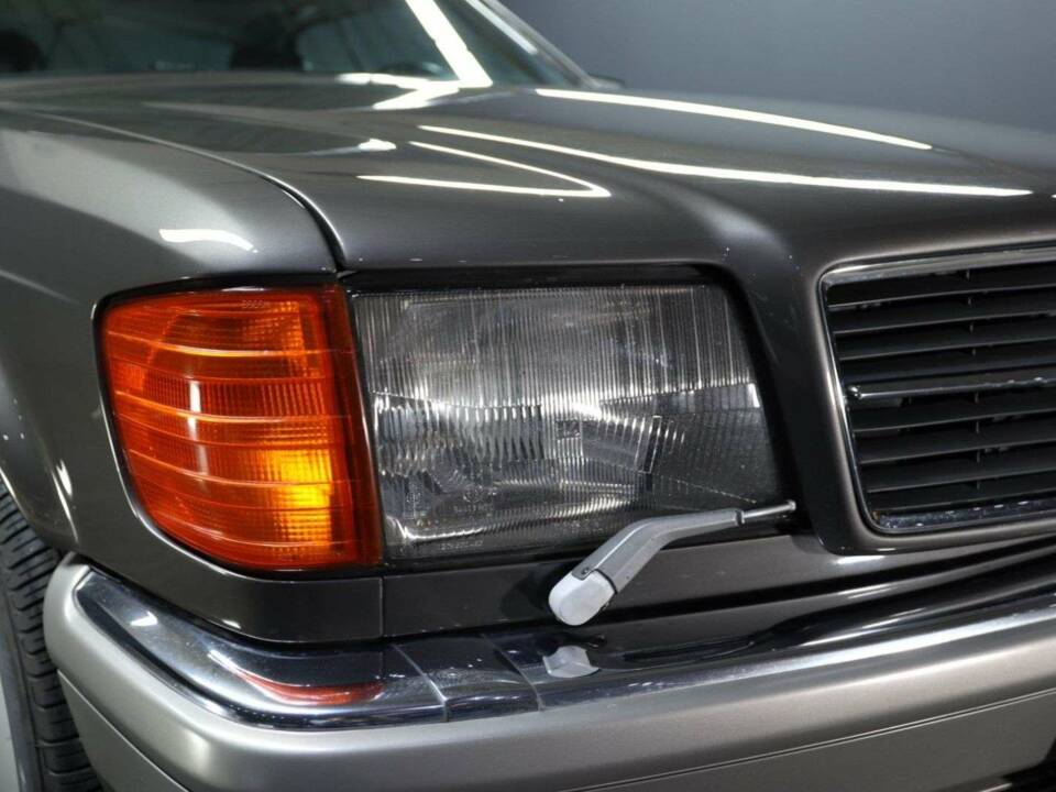 Image 20/30 of Mercedes-Benz 560 SEC (1988)