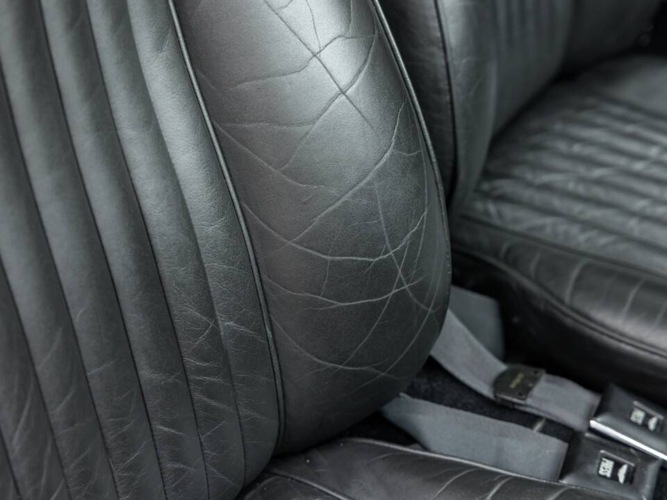 Bild 36/62 von Aston Martin DB 6 Mk II (1970)