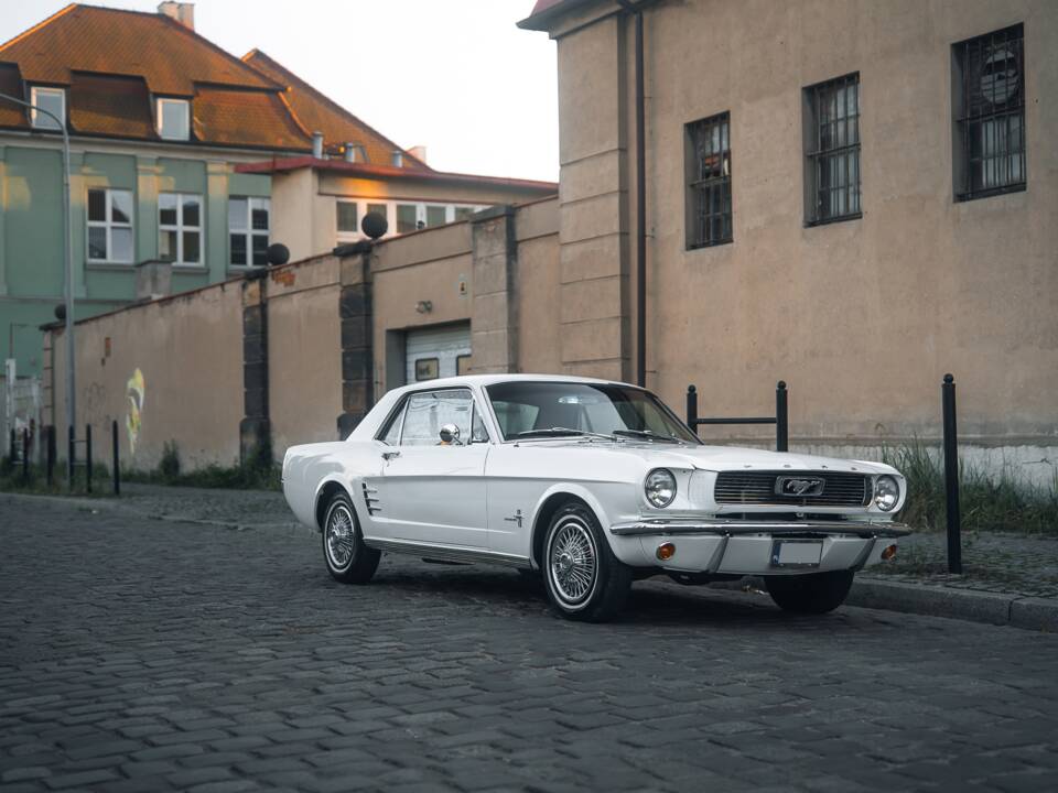 Image 52/53 of Ford Mustang 200 (1966)