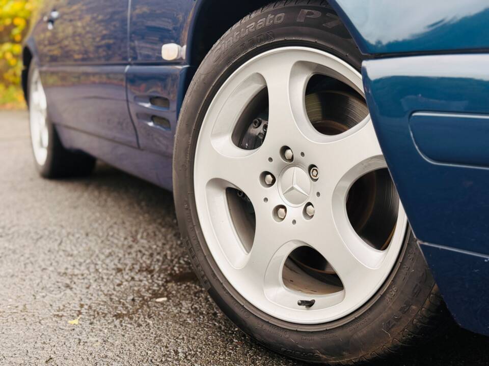 Image 3/18 of Mercedes-Benz SL 280 (1999)