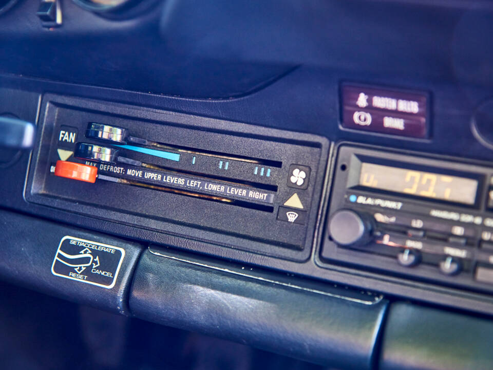 Image 32/44 of Porsche 911 SC 3.0 (1983)