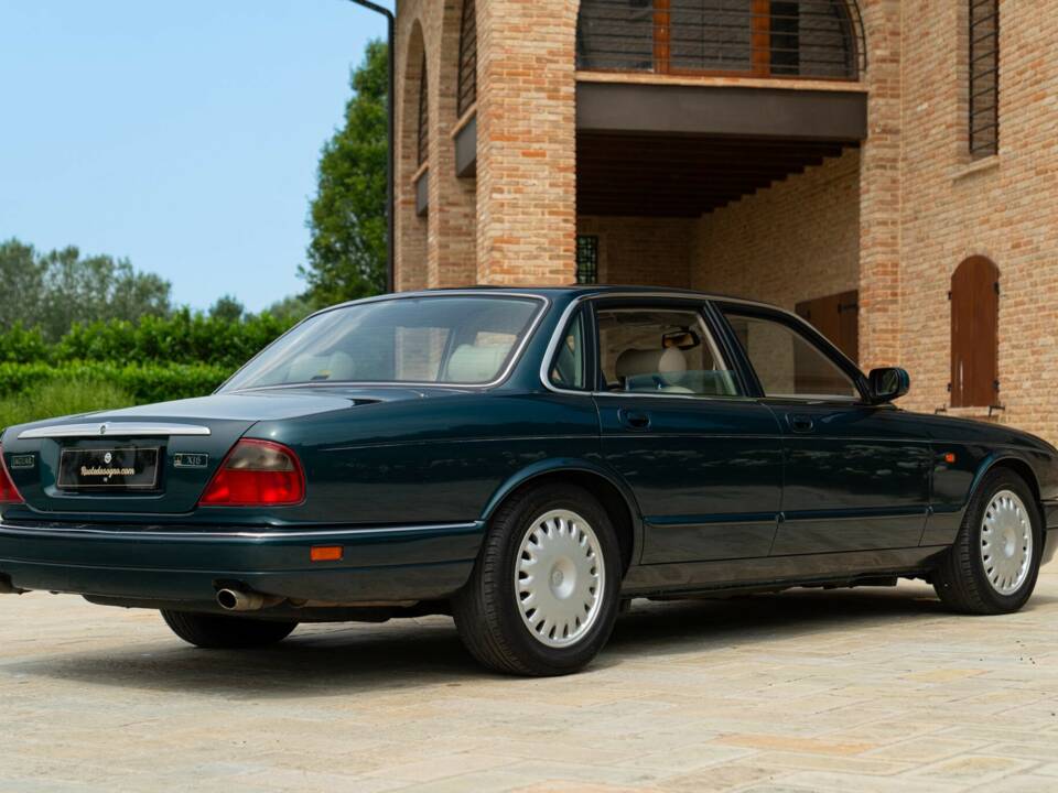 Bild 5/50 von Jaguar XJ6 3.2 (1995)
