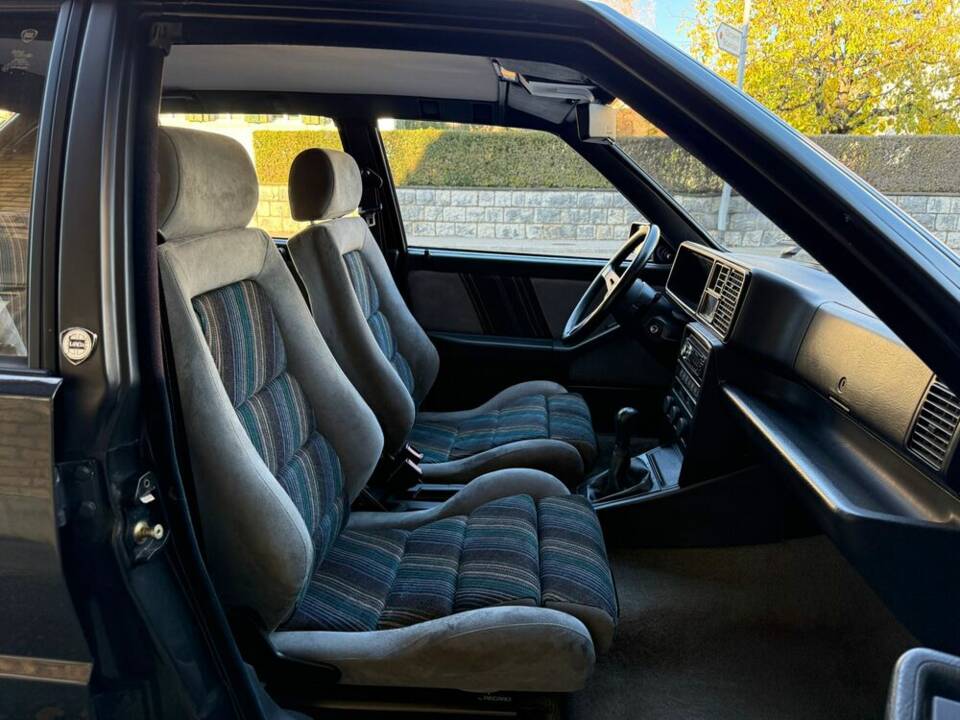 Afbeelding 7/20 van Lancia Delta HF Integrale (1990)