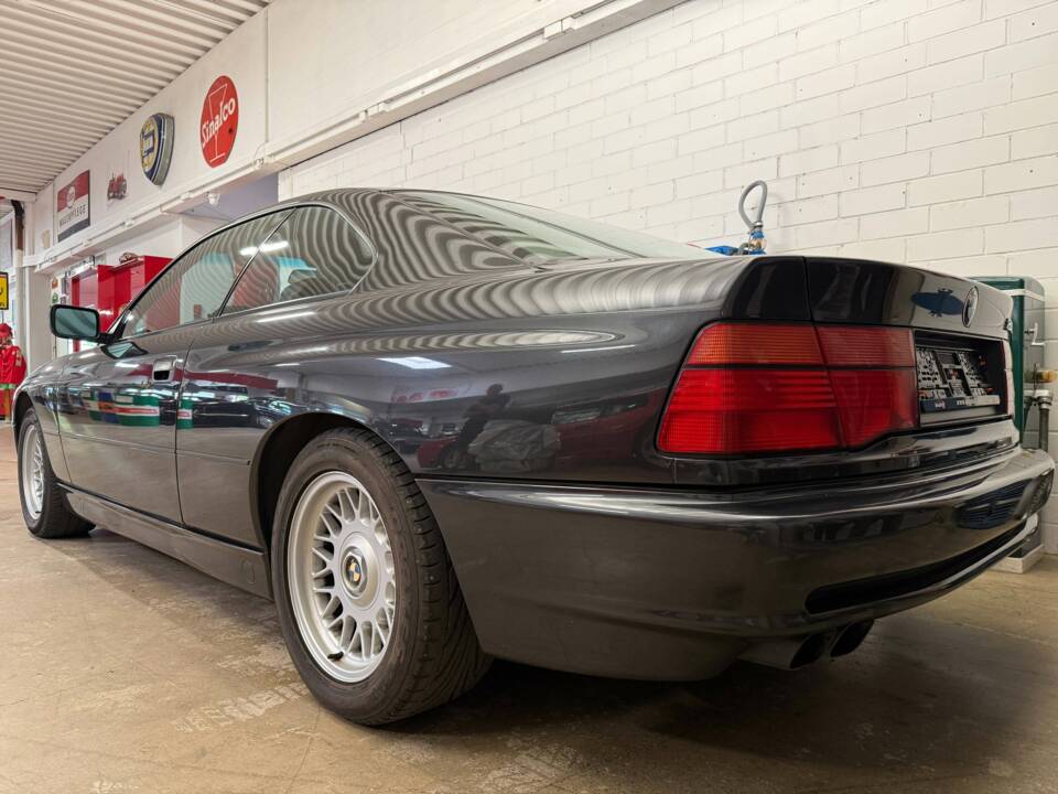 Bild 14/18 von BMW 850i (1990)
