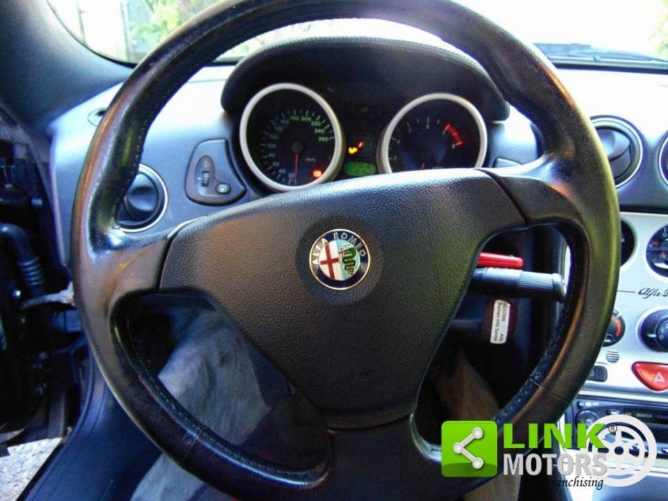 Immagine 9/9 di Alfa Romeo GTV 1.8 Twin Spark (1999)